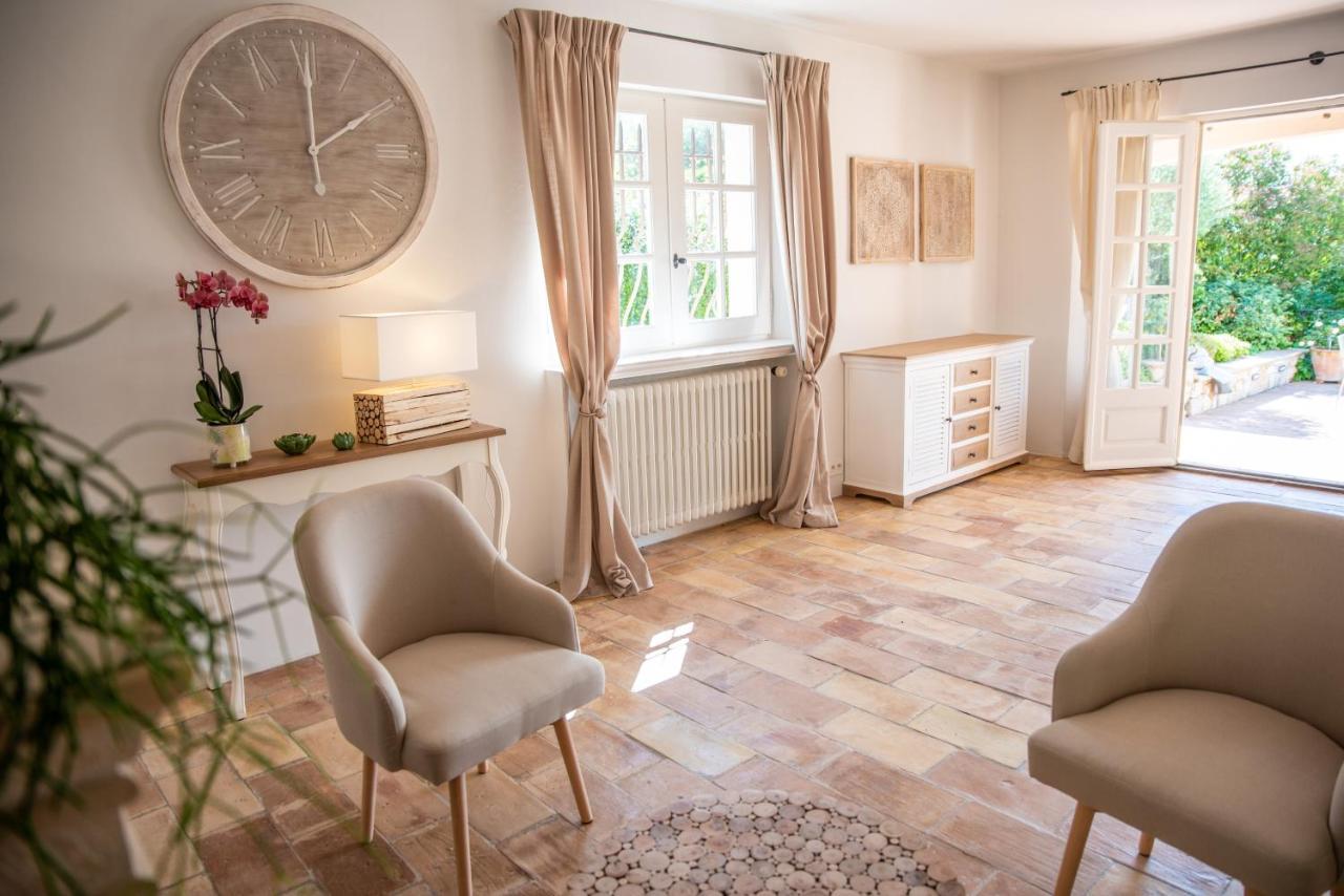Le Mas De La Source Bed and Breakfast Mougins Eksteriør billede